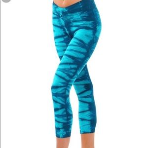 Nux 3/4 tie dye leggings sz M